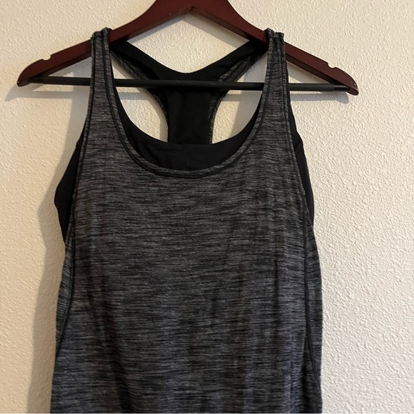Lululemon Heathered Gray / Black On Track Singlet Tank Size 8 - Picture 5 of 12